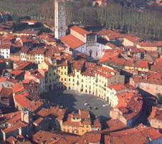 fotografia della torre Guinigi