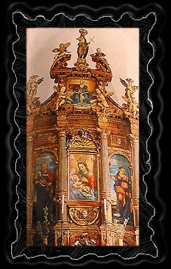 Pregevole altare ligneo del Santuario