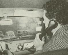 Radiotelefono installato su autovettura (cornetta e disco combinatore)