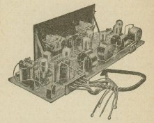 Supereterodina del tipo in uso dal 1923 al 1929. Provvista di 4 trasformatori di media frequenza (custodie cilindriche) e di 2 trasformatori di bassa frequenza. (Costruzione dell'Autore).