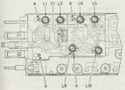 AUTOVOX - Modd. RA 15, RA 15 AR, RA 15 L, RA 39. Posizione dei compensatori e bobine visti da sotto.
