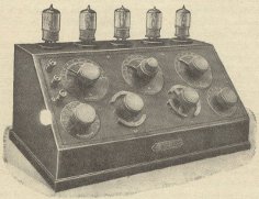 Ricevitore a 5 valvole, due in alta frequenza (a sinistra) una detectrice (in centro) e due a bassa frequenza (a destra)