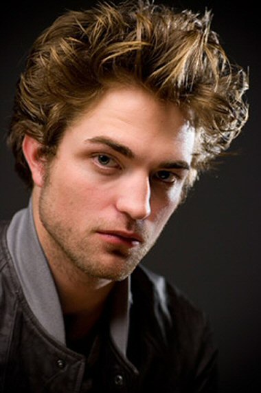foto di Robert Pattinson col ciuffo