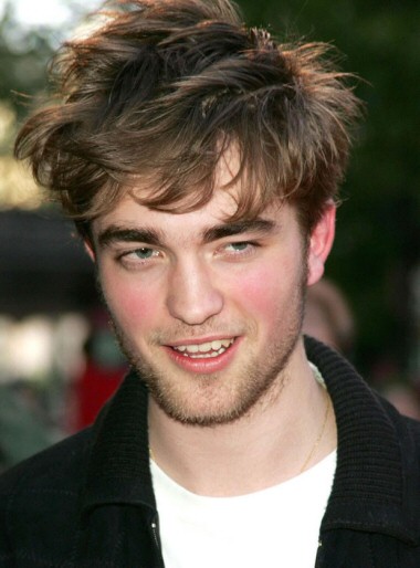 foto sorridente di Robert Pattinson