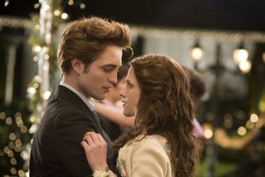 Robert Pattinson balla con Kristen Stewart