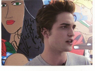 sfondo con autografo di Robert Pattinson 3