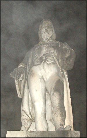 Le Statua di Panfilo Castaldi in Piazza Maggiore a Feltre