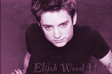 08_Elijah Wood sister.jpg (10315 byte)