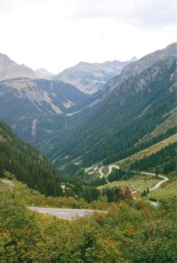 La vedi la strada tortuosa?