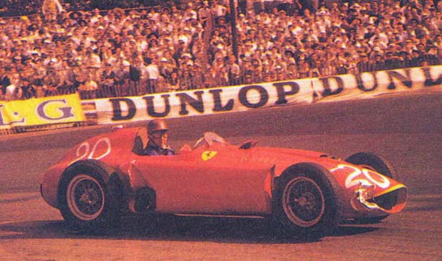 1956_Fangio_(Ferrari_ex_Lancia_D50--2.5_8c)