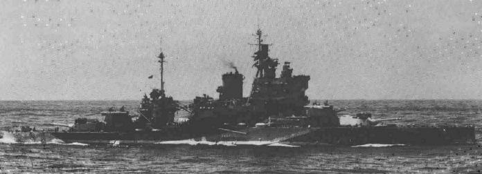La corazzata inglese Valiant in navigazione
