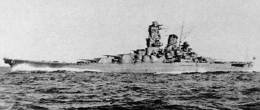 La corazzata Yamato vista dal lato sinistro