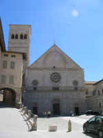 143_4329 - Assisi - duomo di San Rufino.JPG (203398 byte)