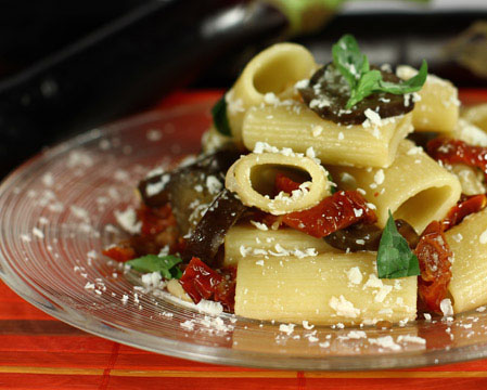 Insalata di Pasta Melanzane Pomodorii