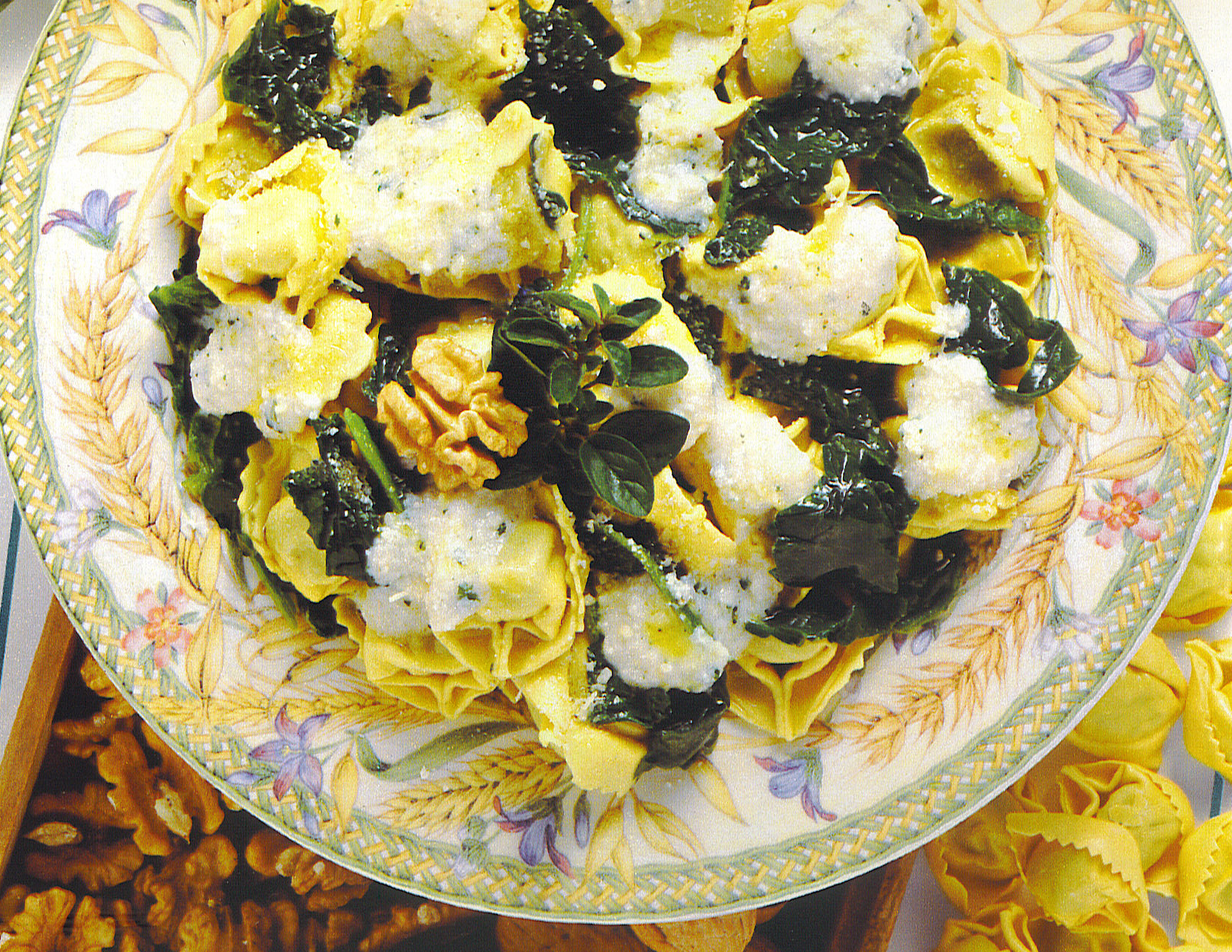 Tortelloni con Spinaci e Sugo di Noci