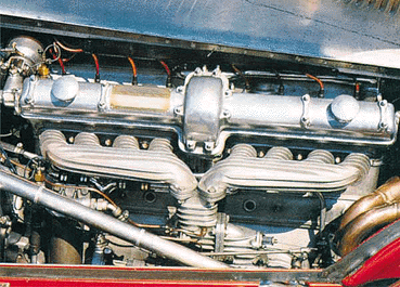 Motore 8 cilindri con distribuzione al centro