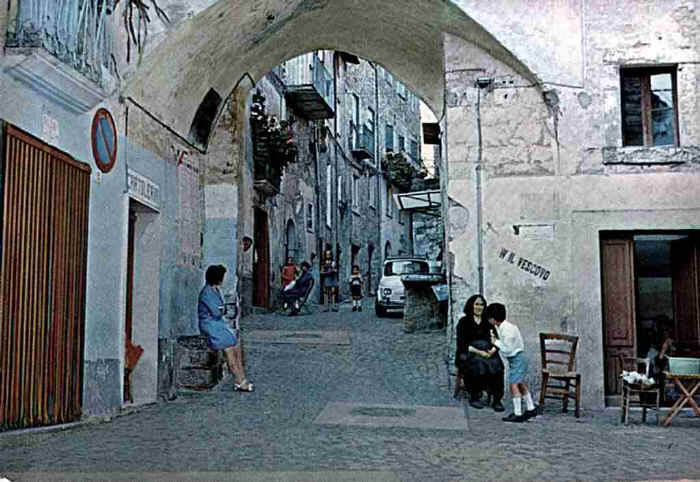 Piazza del Mercato in Villa Santo Stefano - cartolina anni 1970