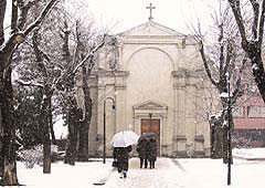 L'oratorio di S. Nicolò a Crocetta del Montello in una foto del 7 marzo 2004