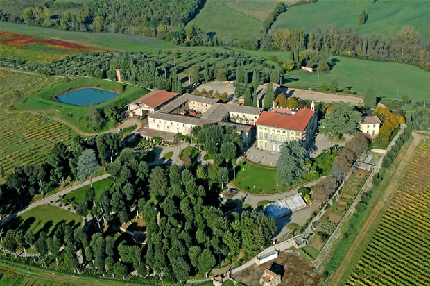Romantico parco ottocentesco nella campagna toscana vicino Siena