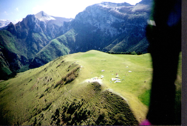 appennino marchigiano-Sarnano MC.jpg (115971 byte)