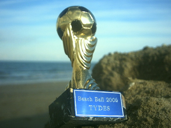 beach_ball_06.JPG (137378 byte)