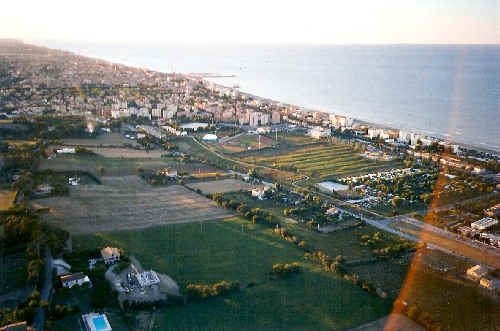 panoramica_serale_estiva_di_Senigallia.jpg (85418 byte)