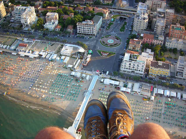 piazzale rotonda a mare.jpg (191962 byte)