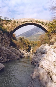 Ponte di Fabio Massimo a Massa di Faicchio, III sec. a.C. Immagine tratta da www.prolocomassa.it
