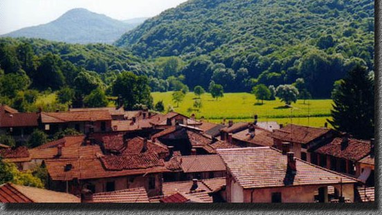 Tetti e prati di Cavona