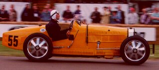 Una Bugatti Type 51 ripresa a Donnington nel 1999