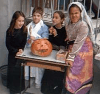 Veronica, Marco, Elena e Giada durante l'Halloween Party del 2000