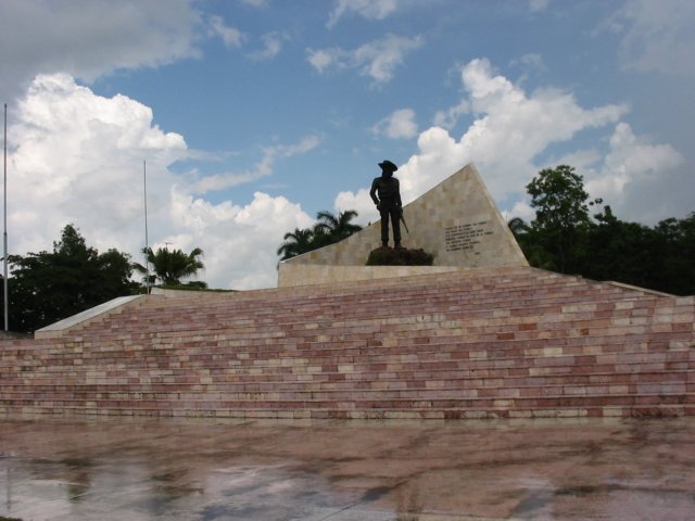 monumentoacamilo2.jpg