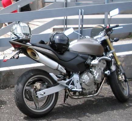 Honda Hornet Special 600 2006 Titanio con kit DPM Racing